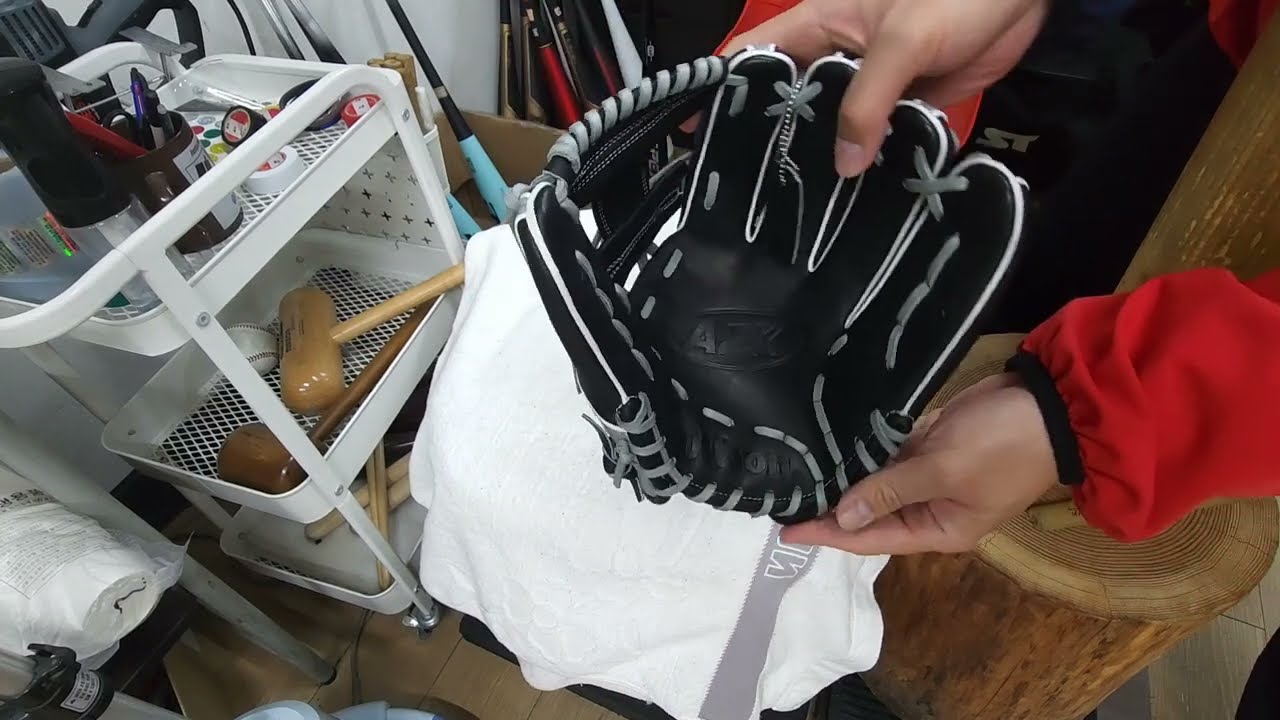 다들 궁금해하는 그 글러브 윌슨 A2K 아소 에디션! 무지하게... 근데 퀄이 오우~~~