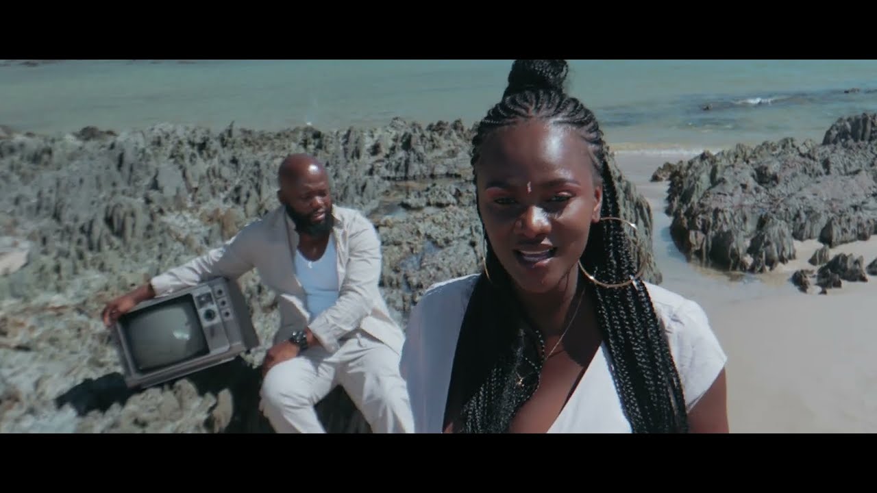 UMngomezulu - iSizwe (feat. Xoliswa Mayekane) | Official Music Video