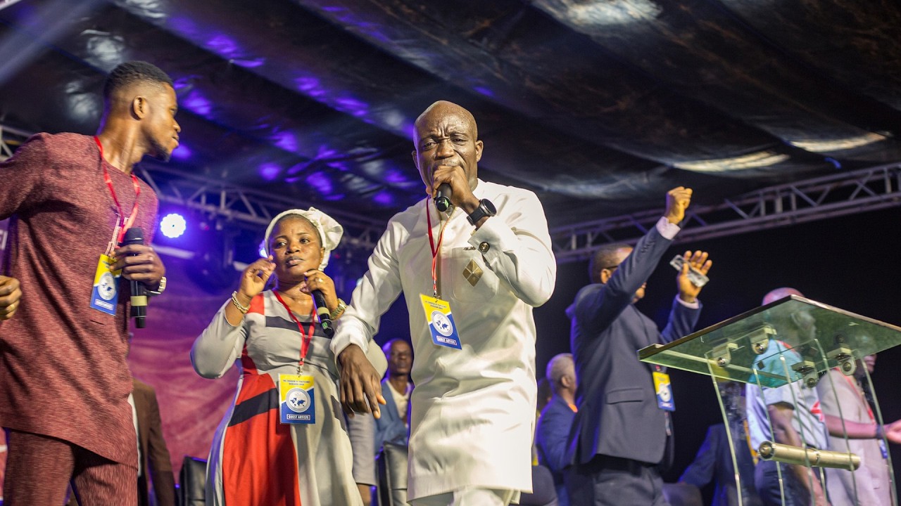 ELDER GIDEON NTUMY BRINGS HOT ENERGETIC PRAISES TO BEREKUM FOR CHRIST CRUSADE