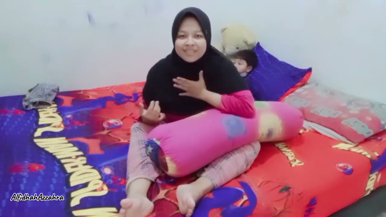 Tebal sekali bantal guling nya, sampe susah untuk di peluk