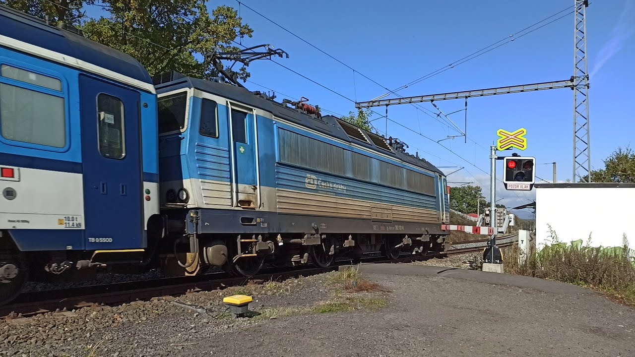 Železniční přejezd AŽD 97 P 84 Karlovy Vary - Rybáře 16.10.2021 Czech railroad crossing.