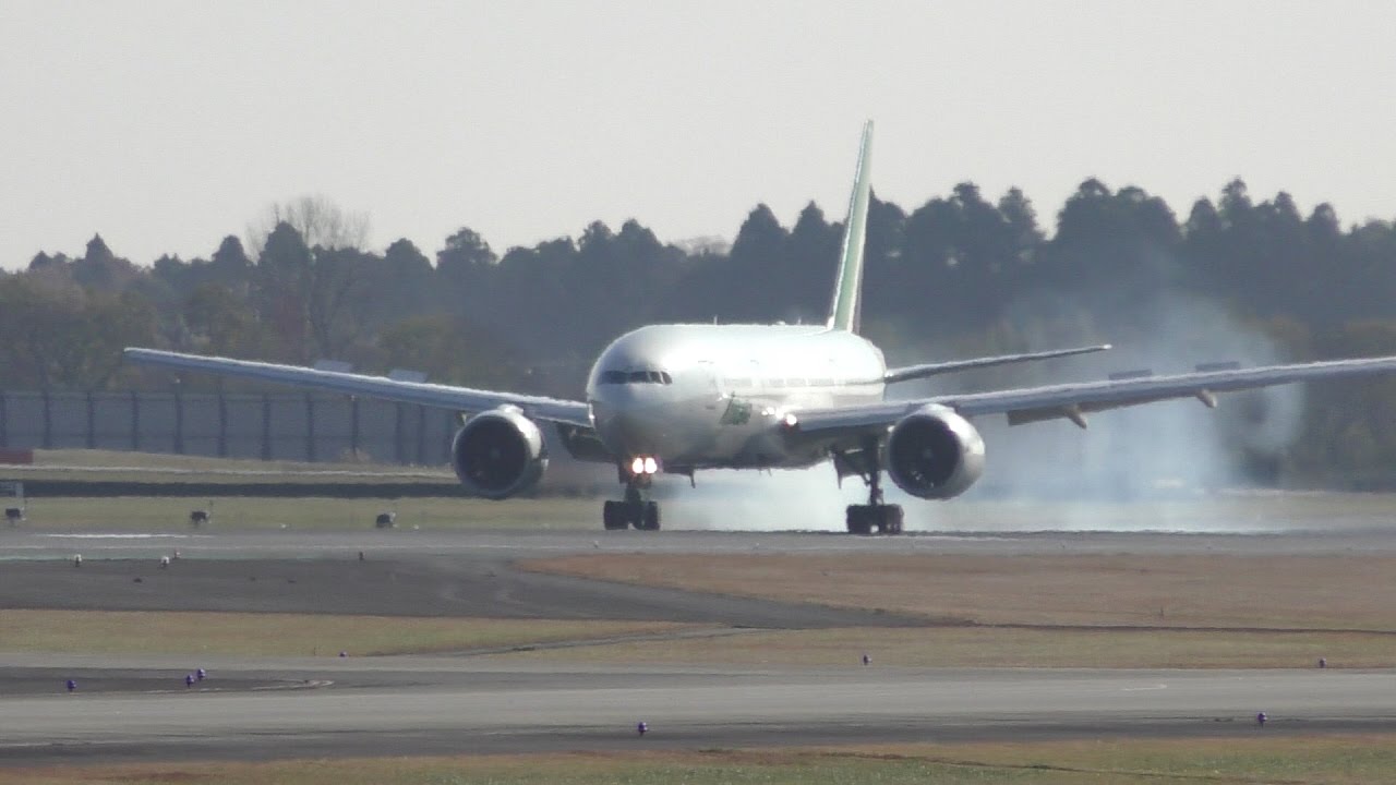 ✈風に煽られドスンと着陸 Alitalia B777 EI-DBK landing @Narita Airport rwy34R(成田空港/WX970M)