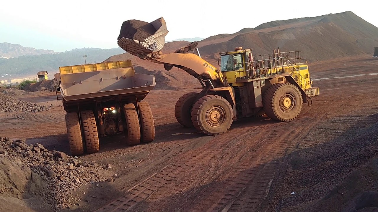 komatsu WA 900 loader sarosh alizah mining