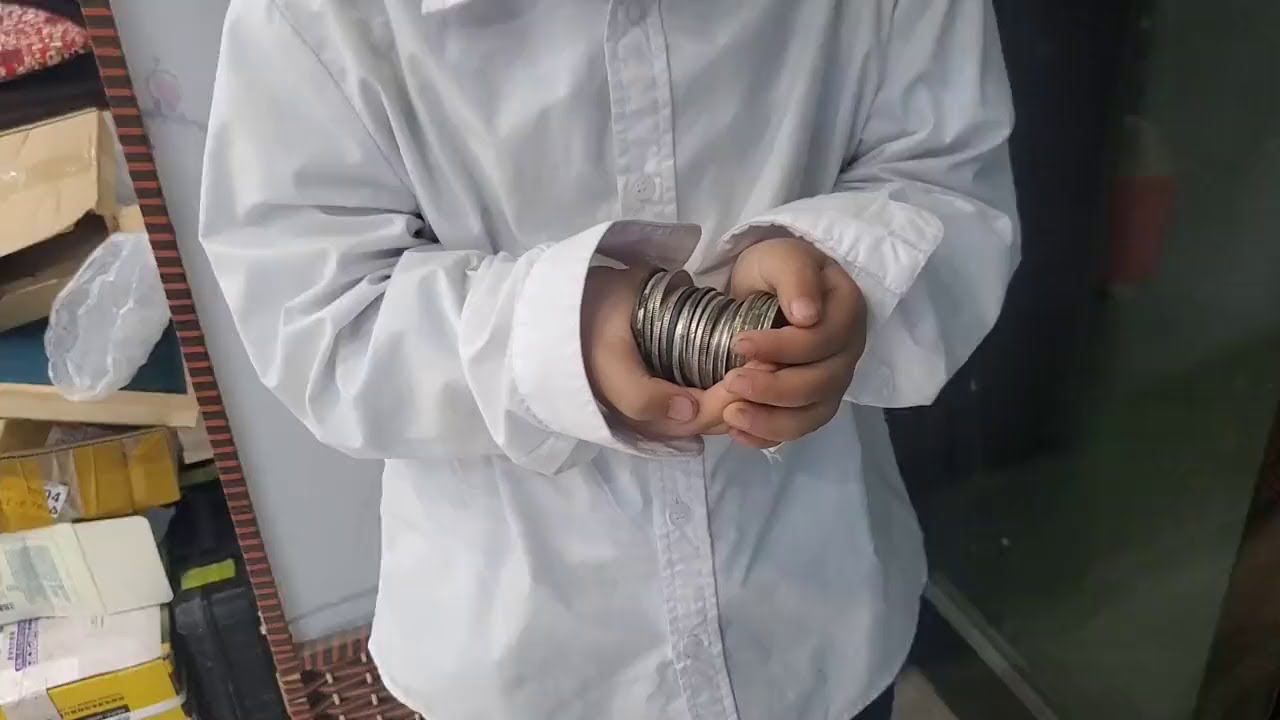 男孩拿36块银元换钱，去小卖部花都花不掉，估价后超过自己压岁钱 #银元 #古币 #银元收藏 #老银元 #古币收藏 #古钱币 #银元鉴赏 #银币 #收藏钱币 #古币鉴赏