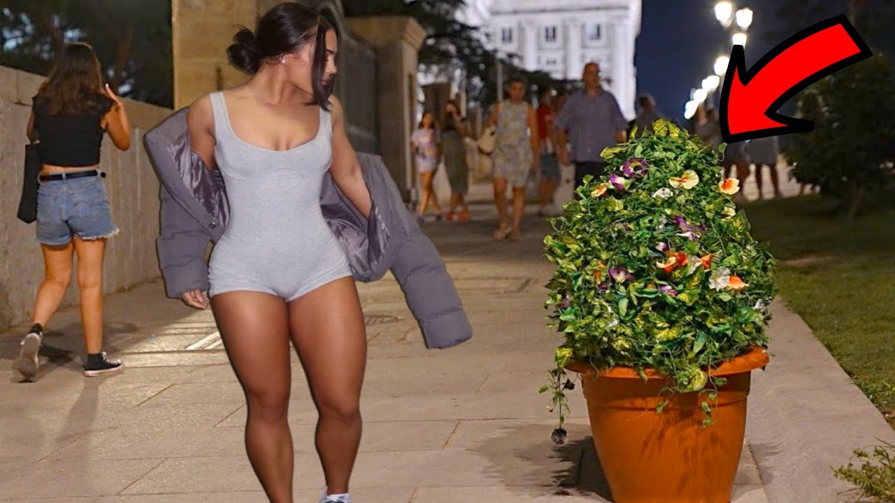 Bush Scares Everyone in Madrid !! Bushman Prank