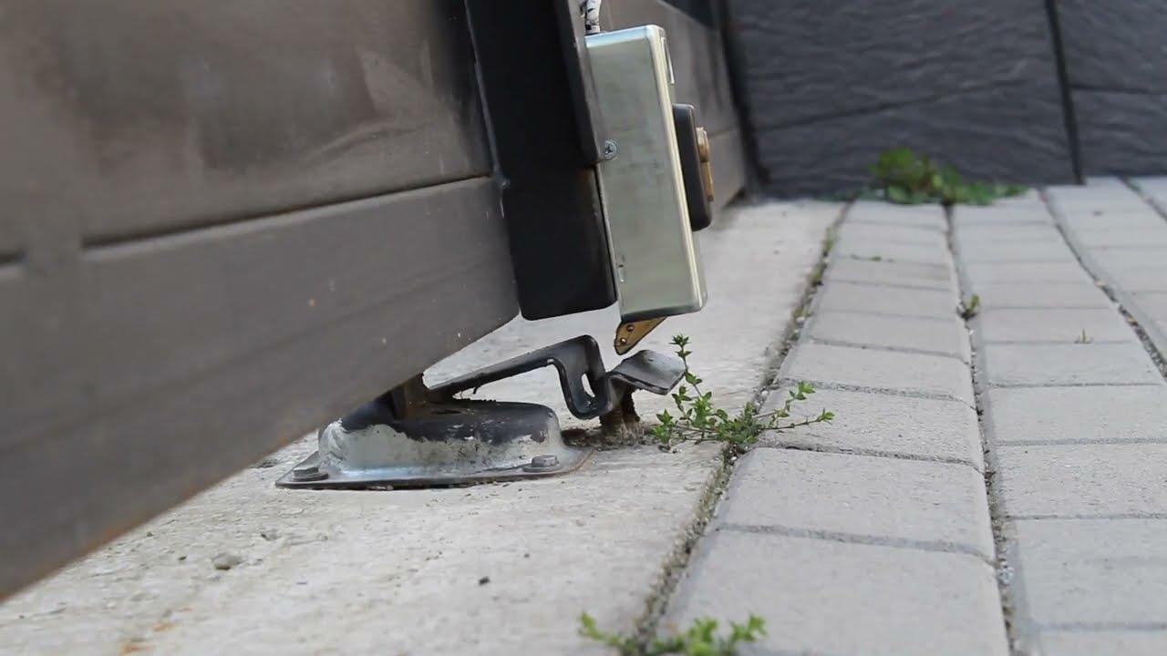 Elektrick&yacute; z&aacute;mok pre kr&iacute;dlov&eacute; br&aacute;ny