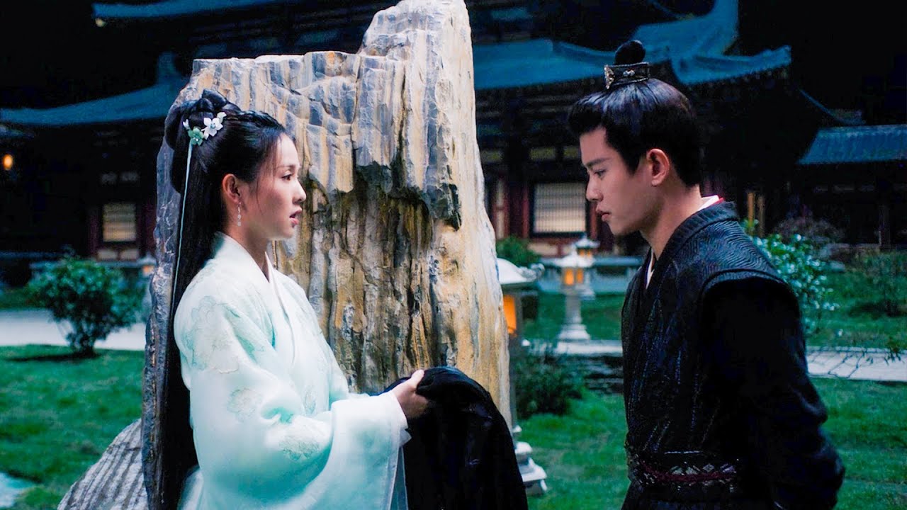 霸道王爺不近女色，卻將心愛的披風送給灰姑娘，愛意叢生！#周生如故 #任嘉倫  💖#白鹿