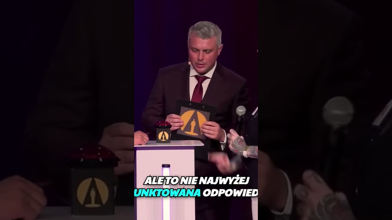 CO MOŻNA ZNALEŹĆ W DAMSKIEJ TOREBCE? 🤔 #karolhamburger #hamburger #hamburgershow #blazejkrajewski
