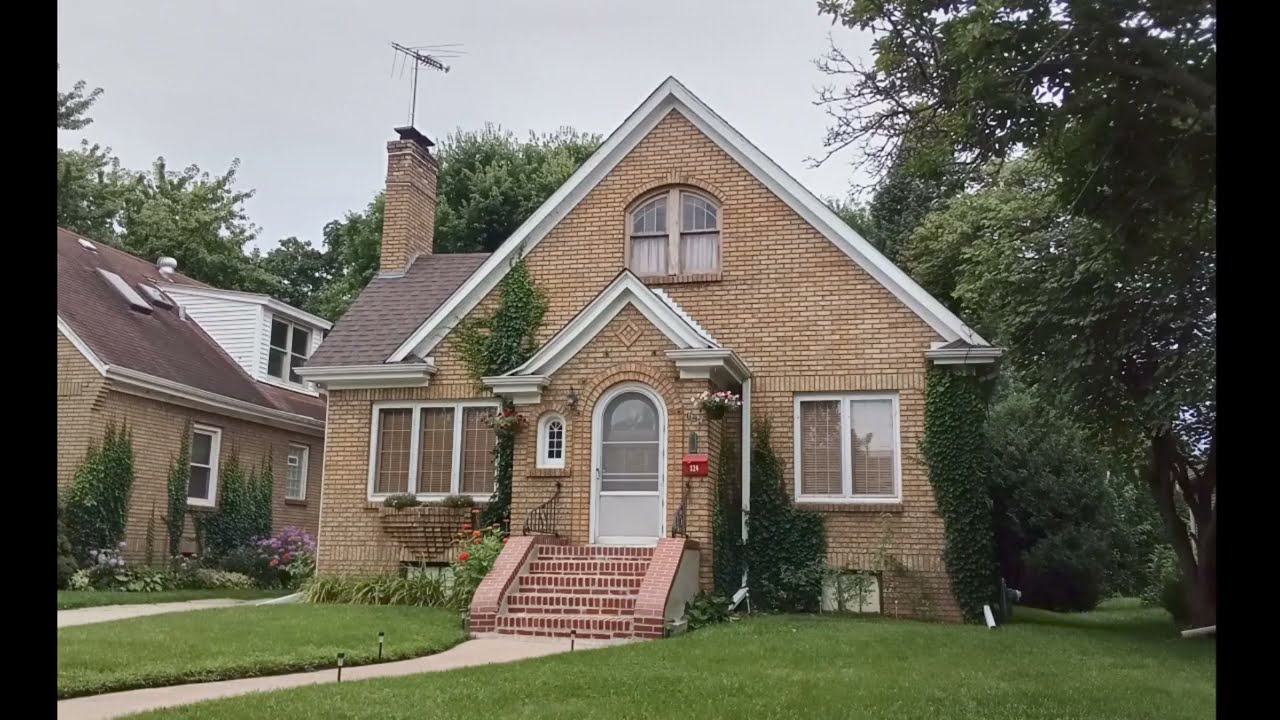 Pretty historic homes in American neighborhoods | beautiful houses photography