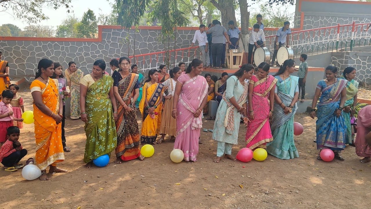 महिला दिनानिमित्त उत्कृष्ट फुग्याचा खेळ..