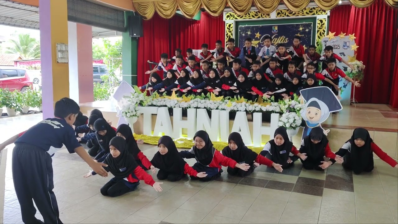 PERSEMBAHAN KOIR KREATIF MURID-MURID TAHUN TIGA SEMPENA MAJLIS APRESIASI 2025