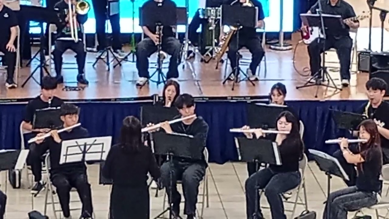 MHS DOLPHIN CONCERT BAND in GUAM MICRONESIA MALL ♬1