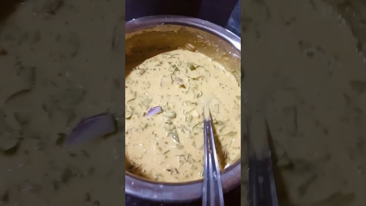 कमी वेळात टंम फुगलेली गाडीवर भेटते तशी कांदा कोथिंबीर भजी एकदा करुन तर बघा 😀😃👌