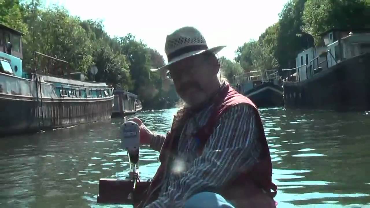 Super-Simple outboard motor powered by a cordless drill.