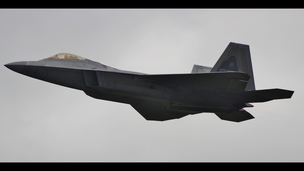 INSANE USAF F22 Raptor Display at RAF Fairford RIAT 2016