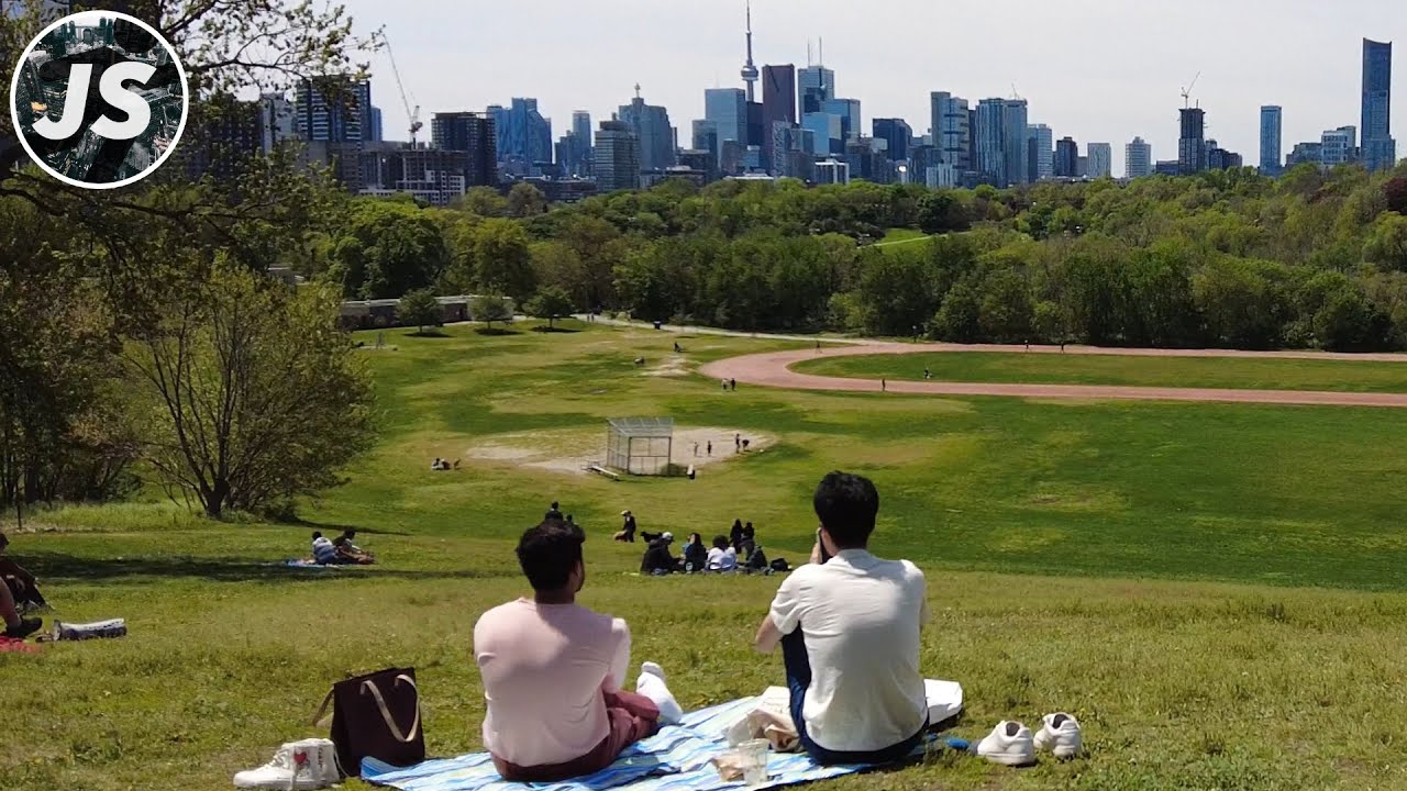 Danforth to Dundas in Riverdale | Toronto Spring Walk