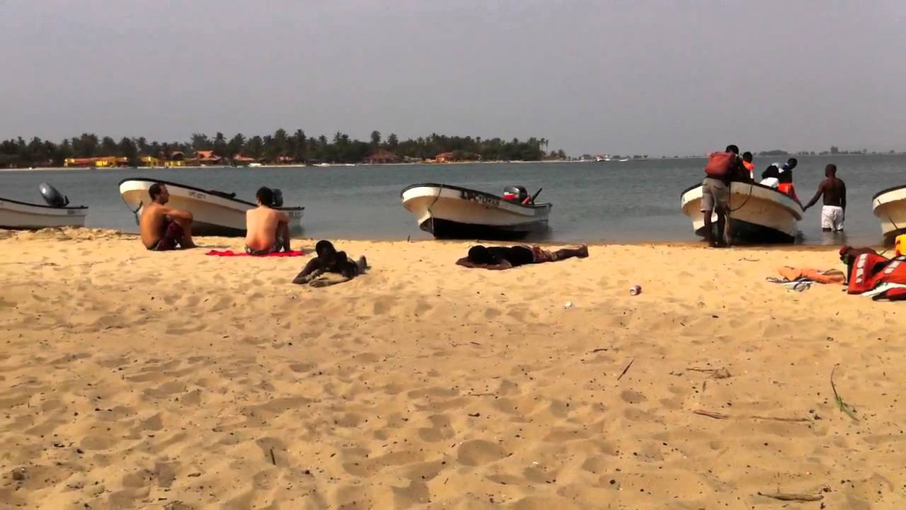 Almo&ccedil;o no Mussulo, Luanda