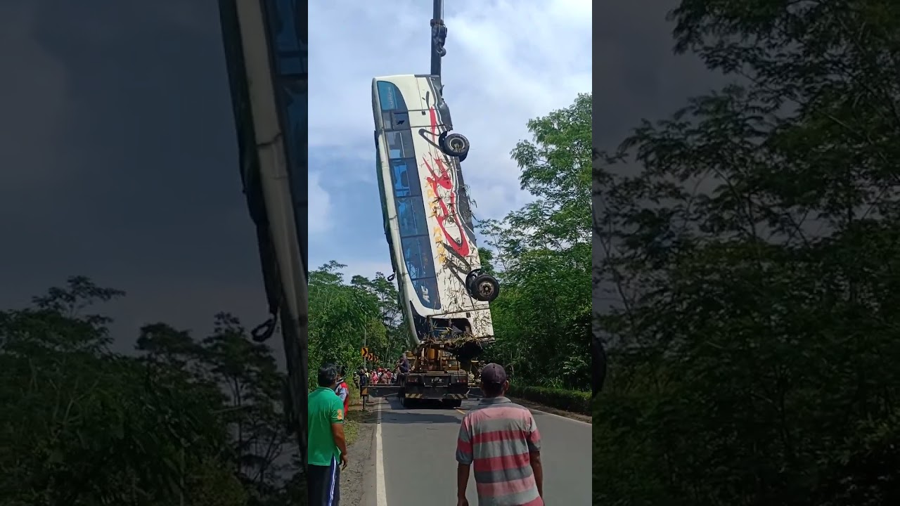 EVAKUASI BUS AKAS MASUK JURANG MENGGUNAKAN CRANE🥵