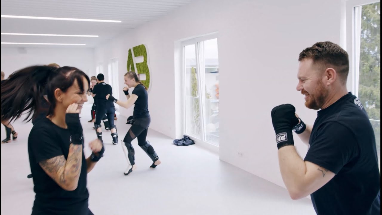Keine Gewichtsschwankungen und Rückenschmerzen mehr durch das Ganzkörperworkout Krav Maga Defcon