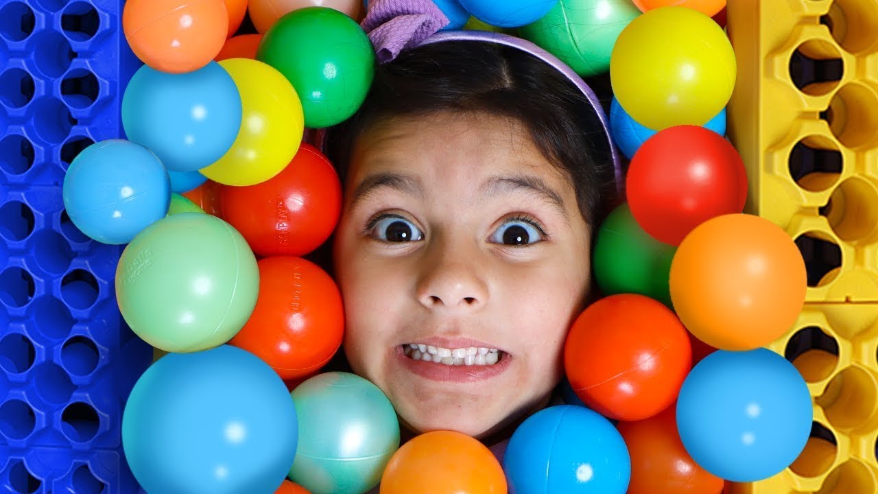 Ellie Ball Pit Room vs Charlotte Balloon Room Challenge!