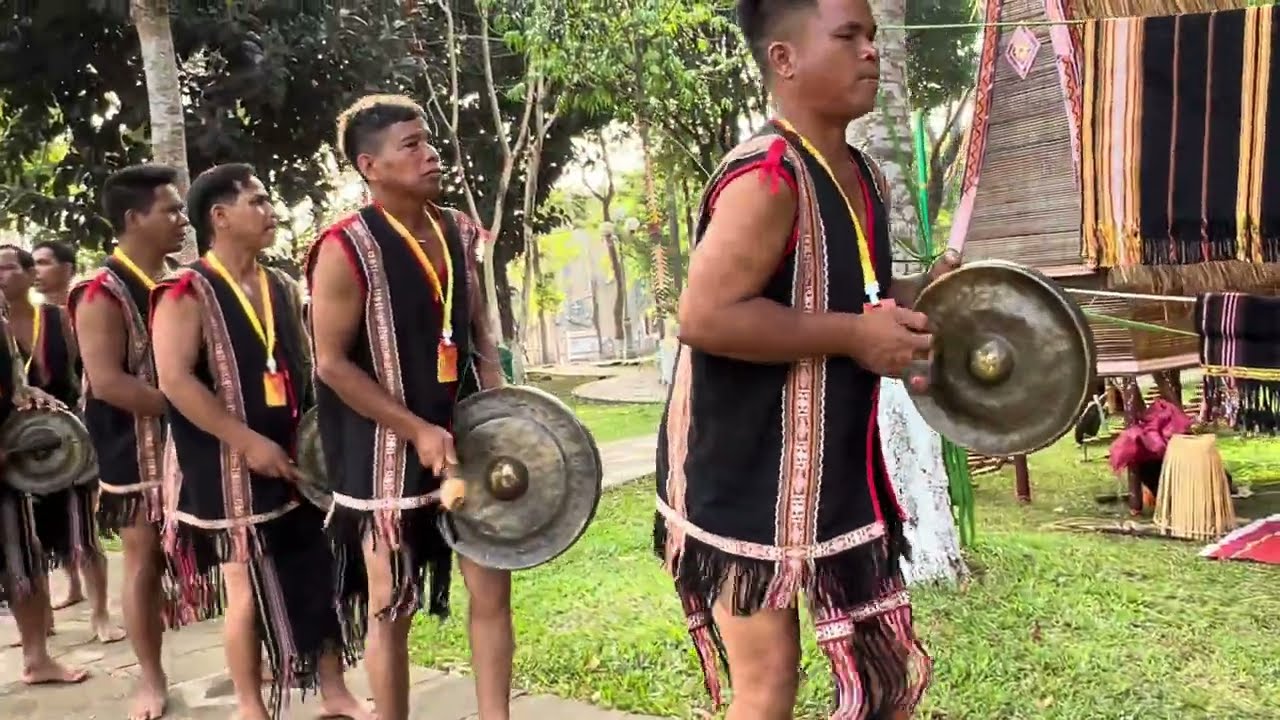 Đoàn cồng chiêng huyện Đức Cơ tại Ngày Hội Văn Hóa năm 2024
