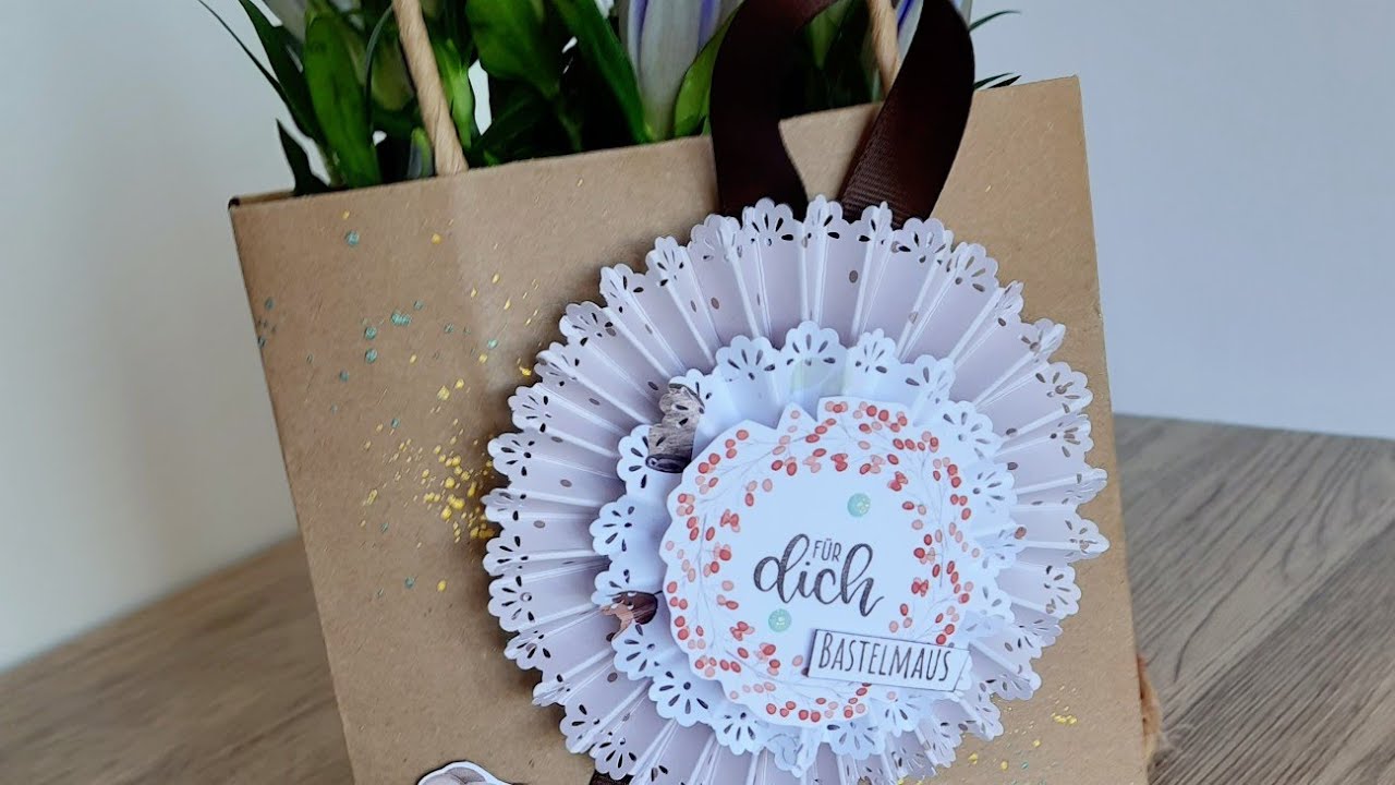 Geschenktüte gestalten, schnelles Geschenk basteln, Deko Rosette basteln, 