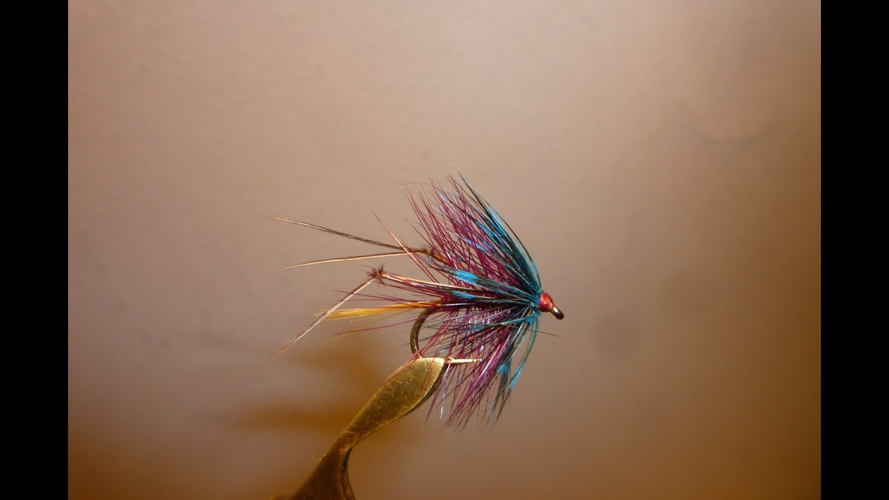 Tying the claret bumble Hopper