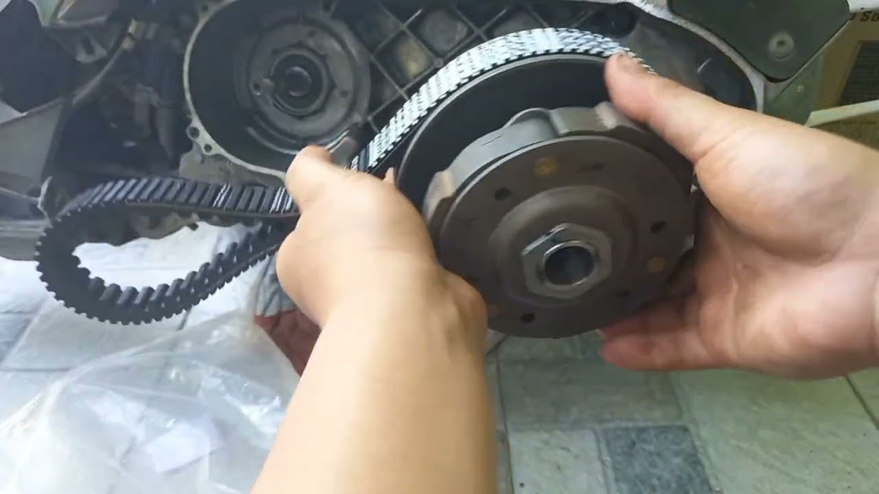 Paano Maglagay ng Drive Belt/V Belt ng Honda Click 125.