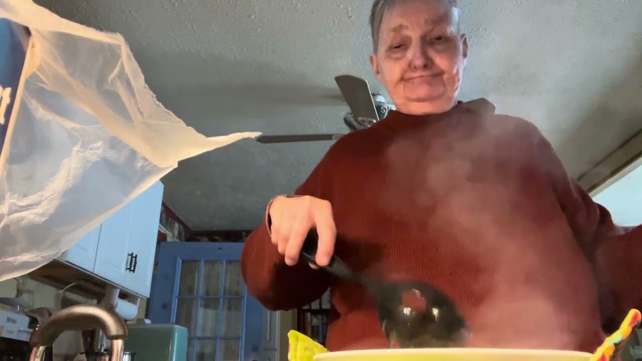 Making lunch for me homemade chicken noodle soup oh my goodness.1/14/2026