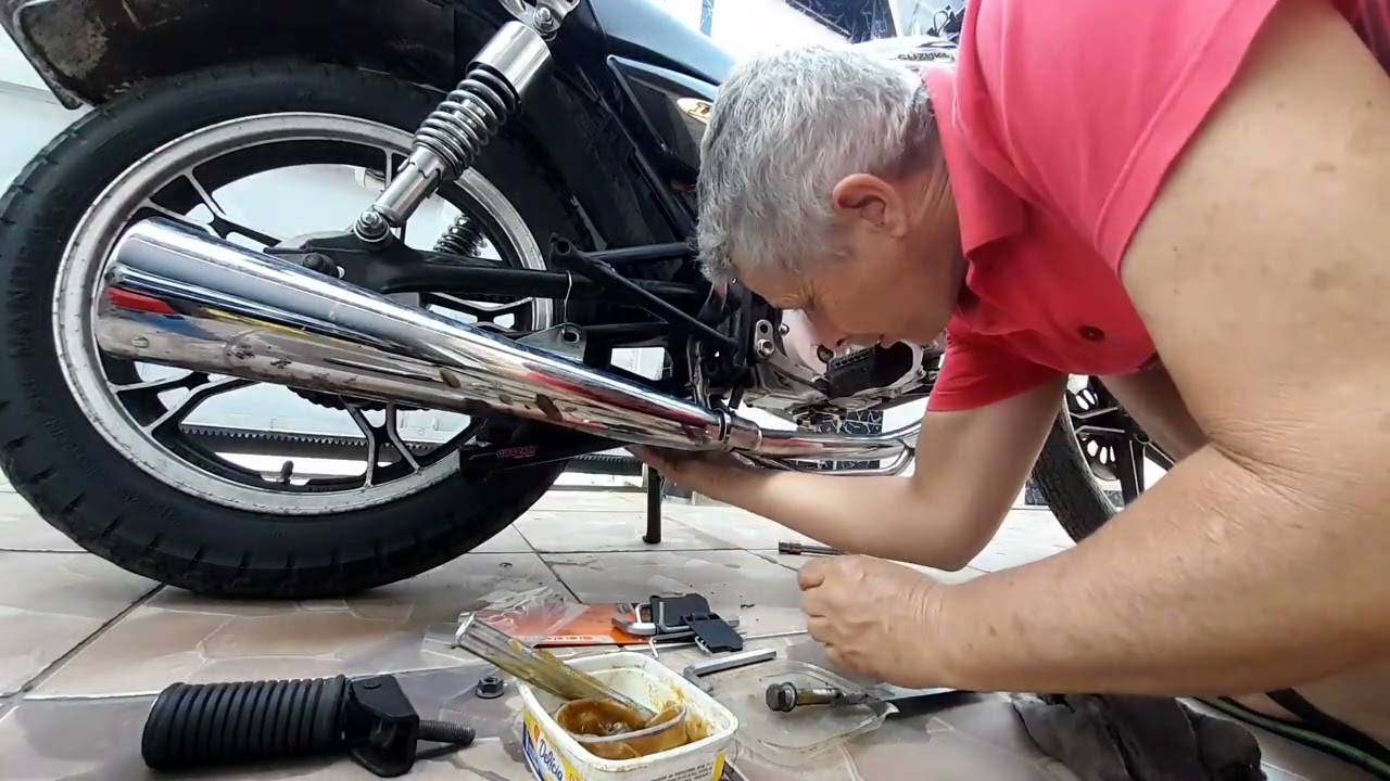 Instalando cavalete central Chapan na Suzuki Intruder