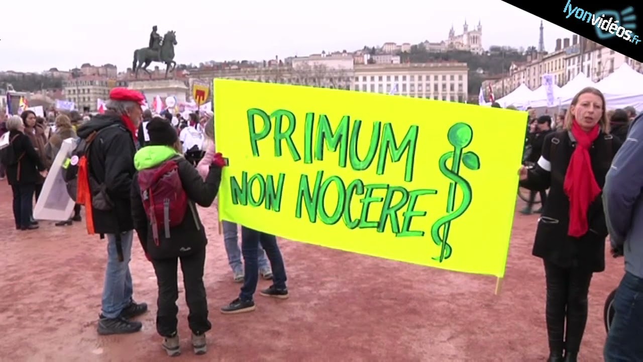 Manifestation nationale à Lyon, des soignants exclus.