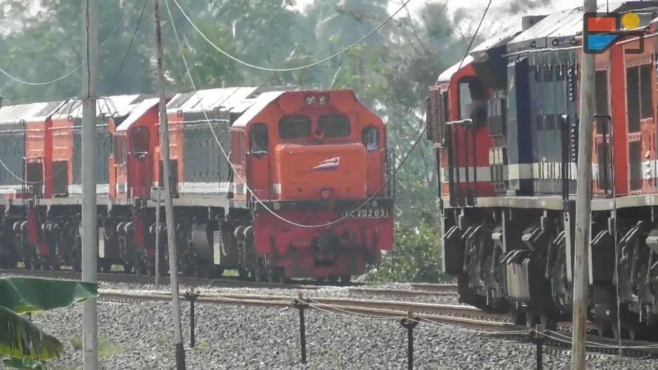 Kereta Api Terbesar dan Terpanjang di Indonesia - TRAINVELING #2