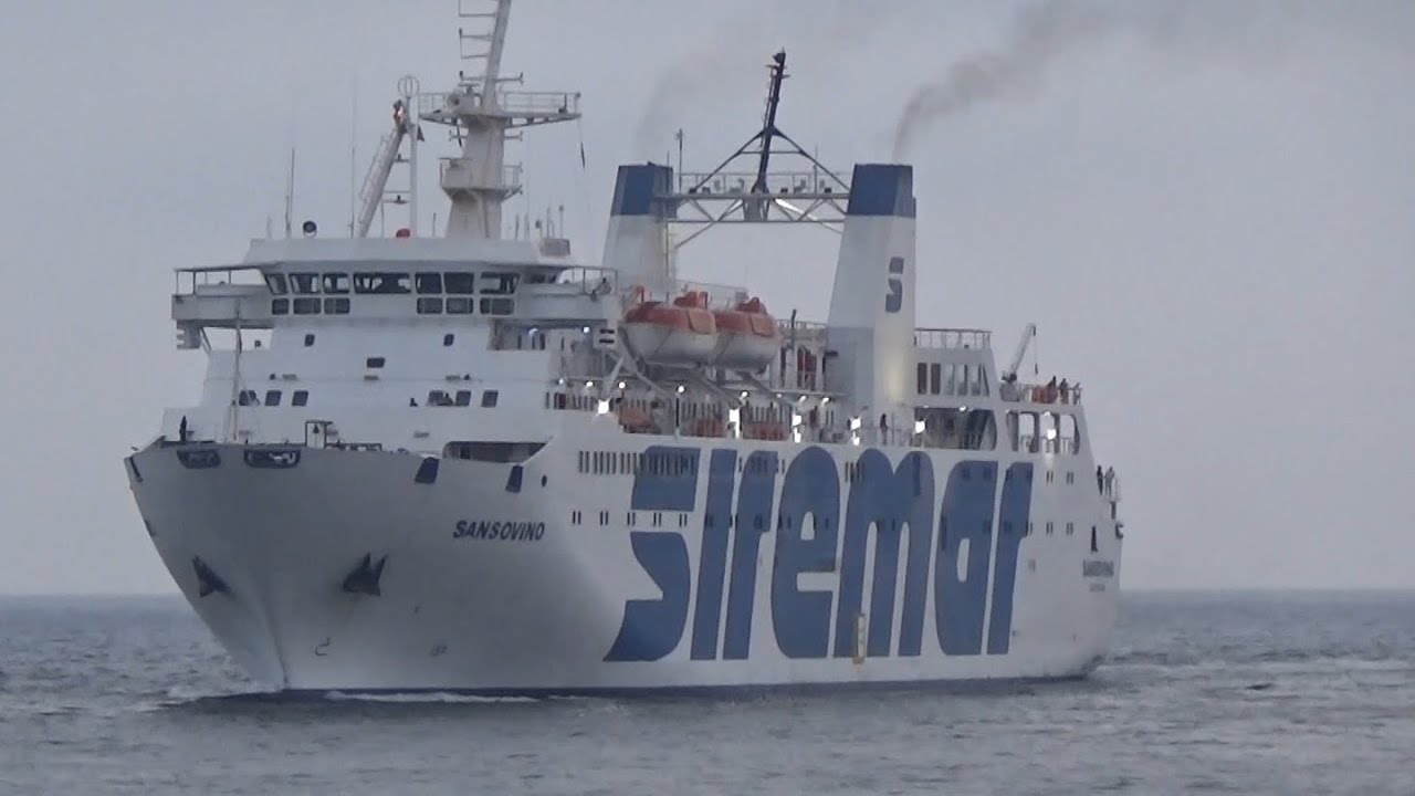 Nave Sansovino in arrivo al porto di Pantelleria