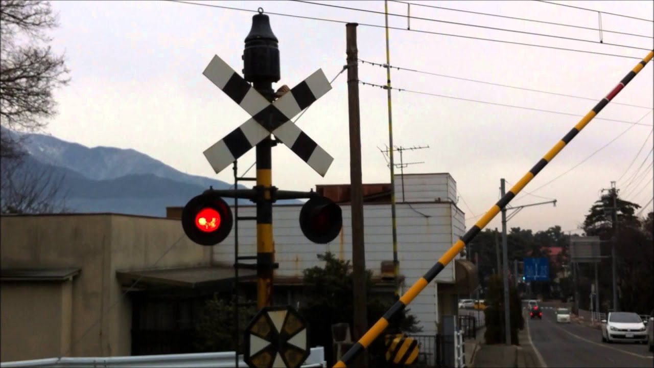 アルピコ交通 波田踏切　警報器故障　Failure of  level crossing lamp