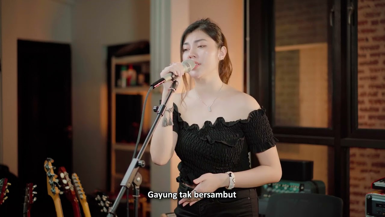 ORANG YANG SALAH - LUVIA | JULIA VIO