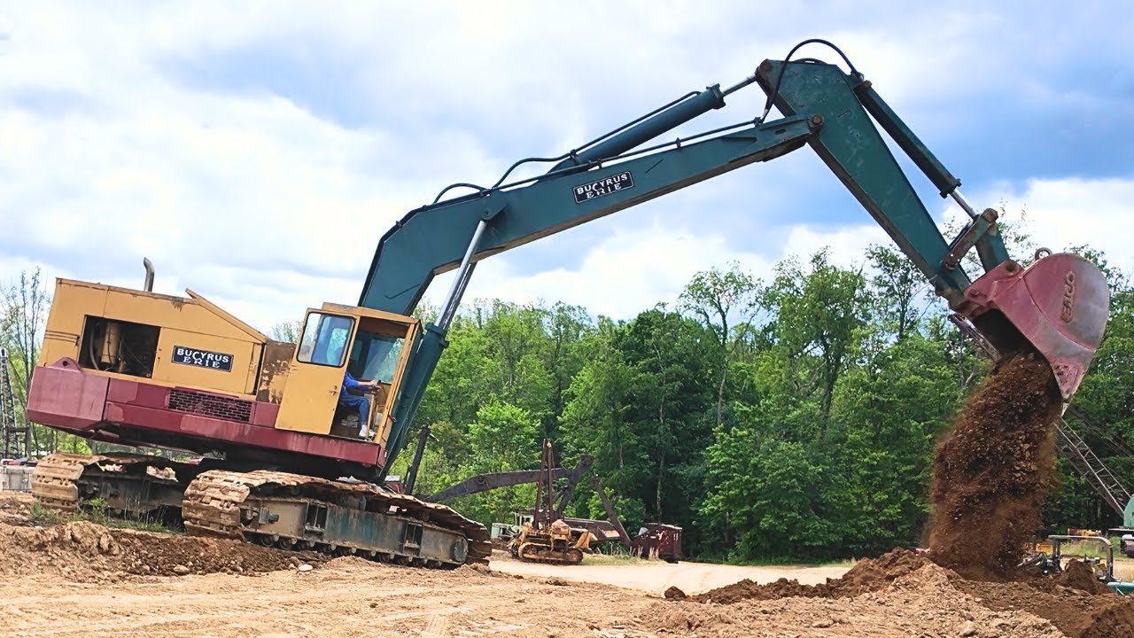 1971 Bucyrus Erie 40H Hydraulic Excavator at the National Pike Steam Show