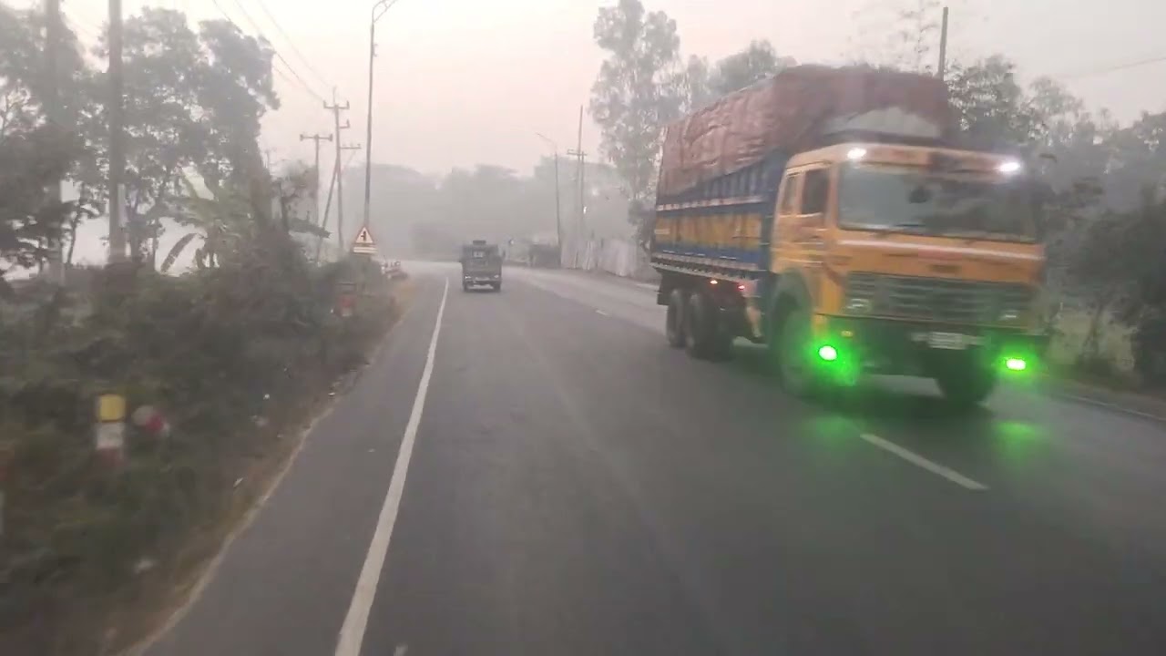 দুঃখের বিষয় চট্টগ্রামের দক্ষিণ জেলা মানুষ লবণের পানির রাস্তা ভিজে ছোট গাড়ির বেশি তেমনি রাস্তা 
