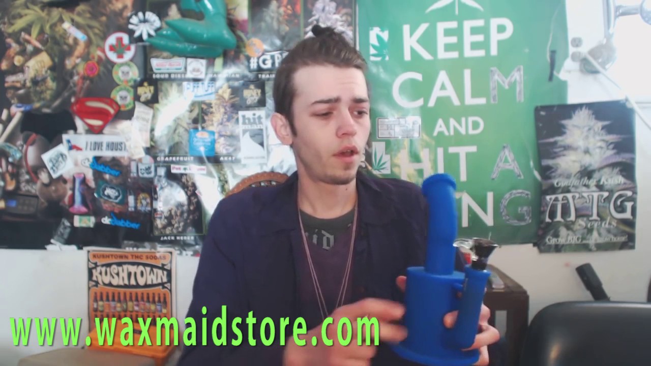 Smoking weed with the biggest bong waxmaid silicone water pipe