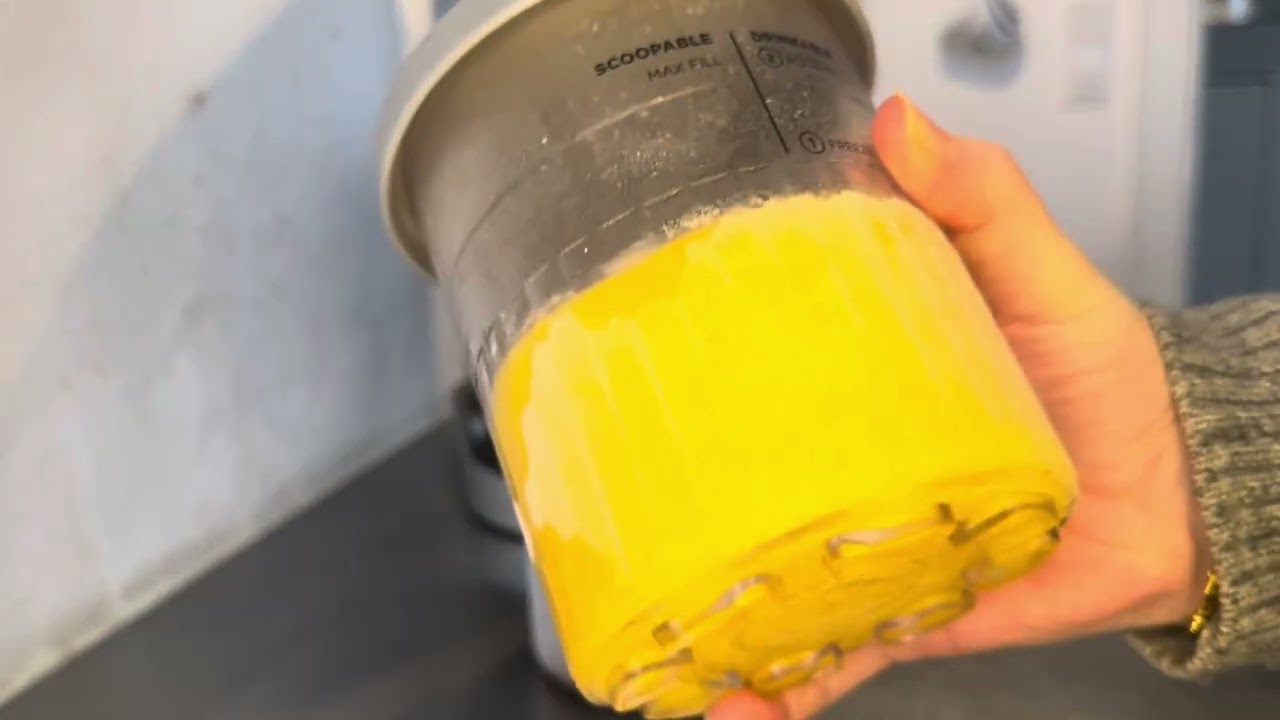 Ninja Creami Deluxe - mango sorbet og Arla protein Shake is 🤎🍨