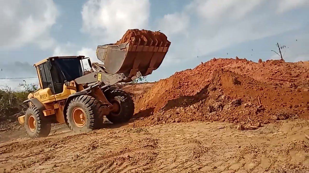 PÁ CARREGADEIRA VOLVO L60F 