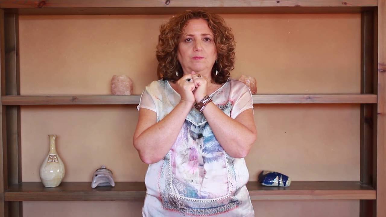 לדבר מול קהל בעוצמה, חופש וביטחון - תרגול קצר ואפקטיבי לקול שנוגע ומפעיל את הקהל