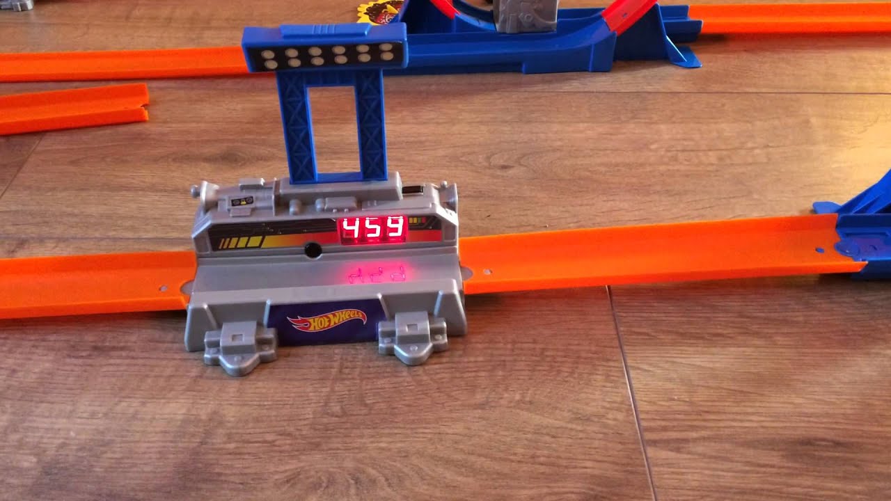 Hotwheels 2 loops and boosters feat. Pharadox