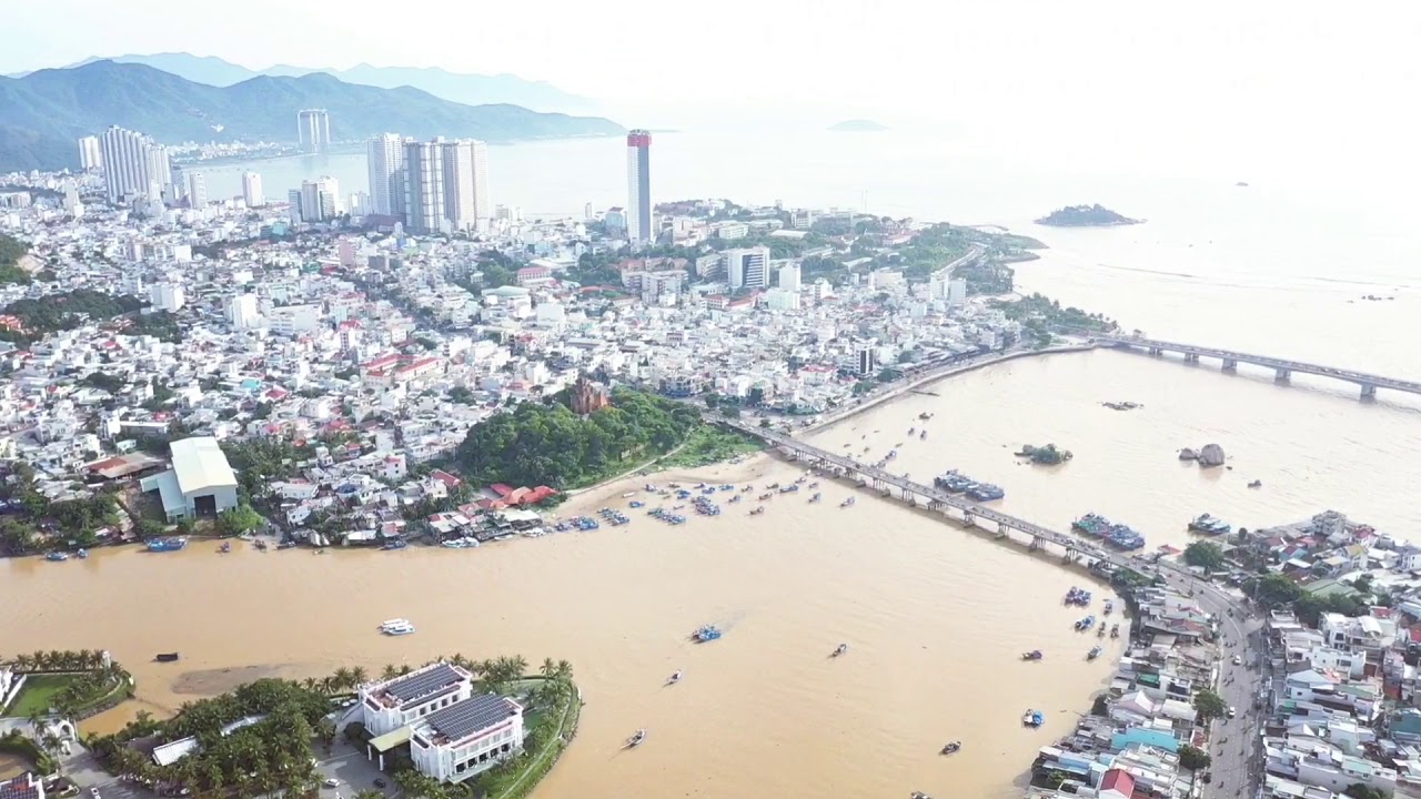 Po-Nagar, Xom Bong Bridge. Whats going on