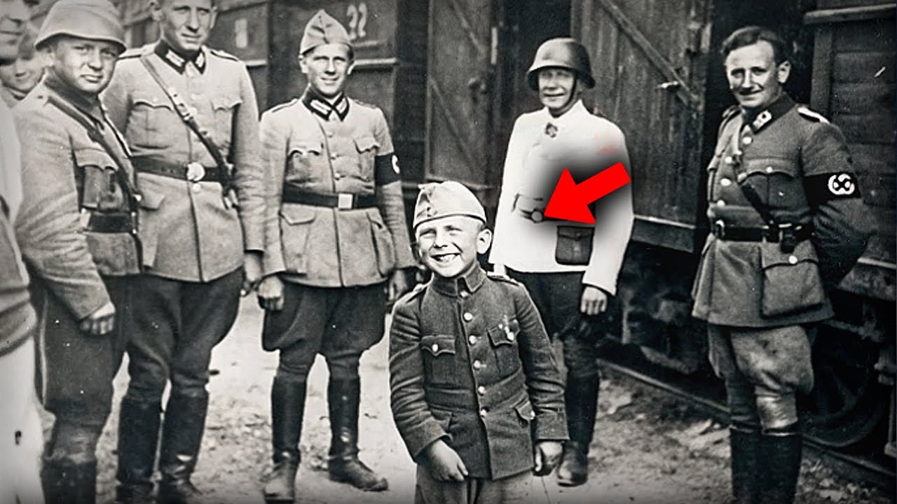 Немецкие солдаты сфотографировались с мальчиком, через 80 лет эксперты увеличили фото и поседели…