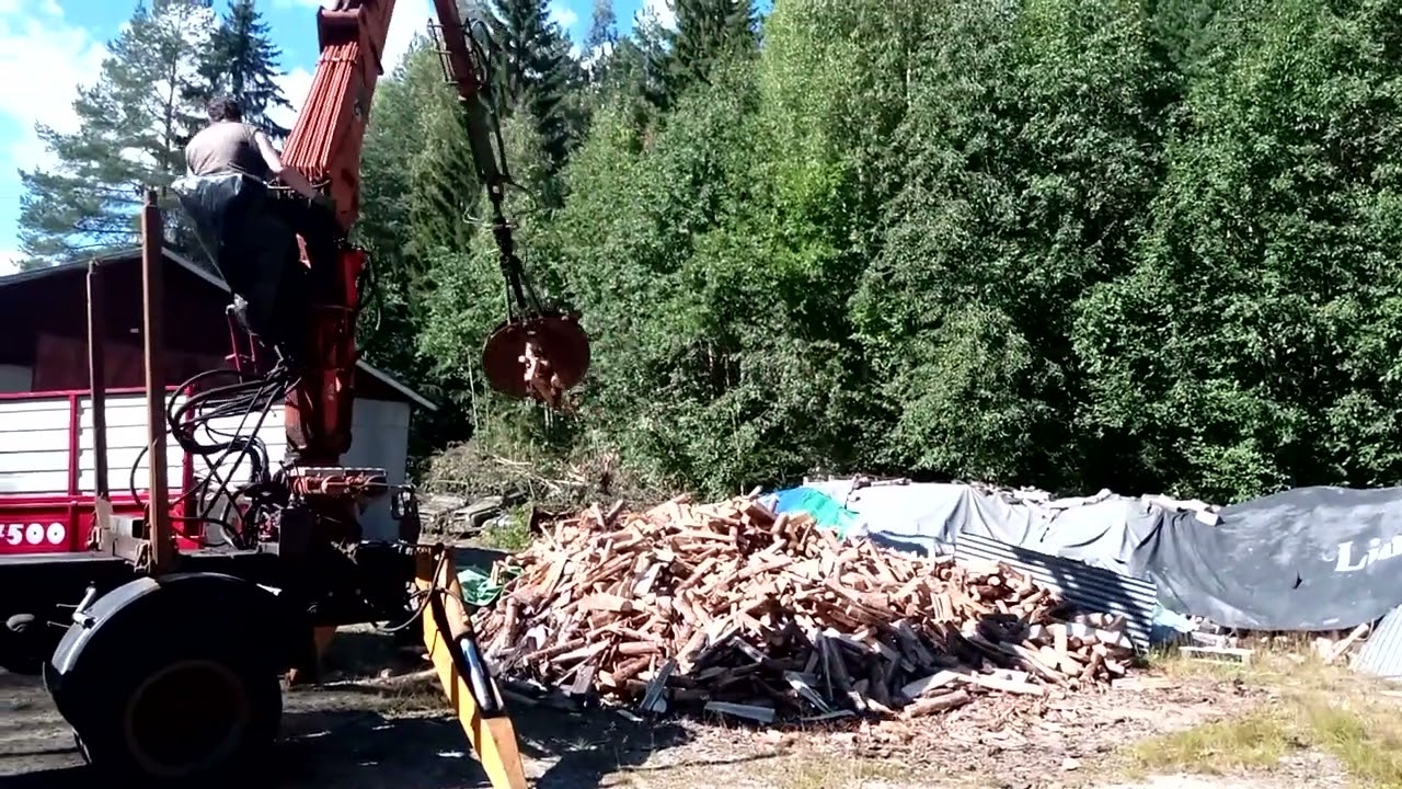 Hiab 1100 ja Valmetti voimakoneena.