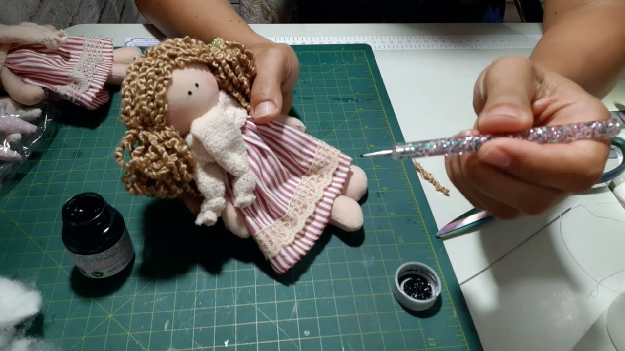 Vem aprender a fazer lindas  bonecas  de pano.