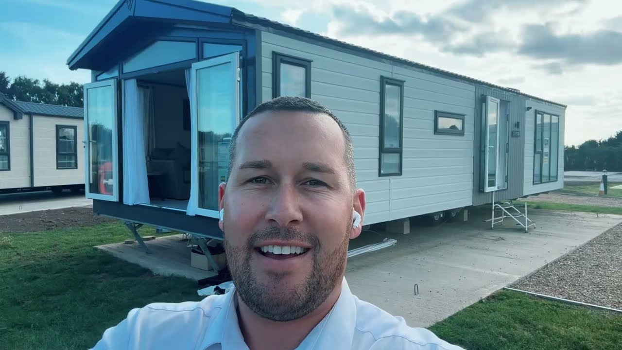 2 Bedroom Victory Lakewood Lodge 43 x 14 Sited On A Lakeside Plot On A 12 Month Park