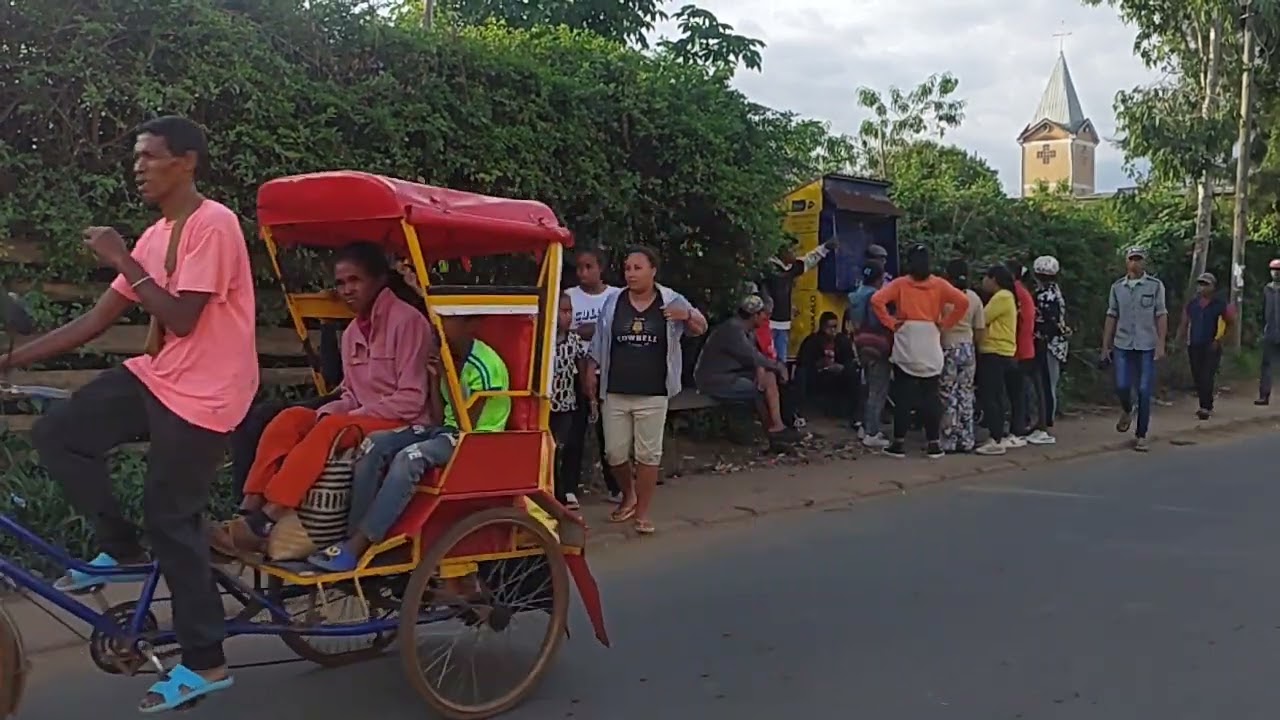 Route d'Ambositra Ambohimena by Ambalavato to Tsarasaotra - Streets view of Antsirabe Madagascar 
