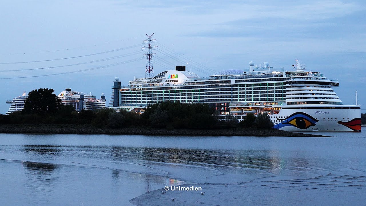AIDAperla & AIDAprima | awesome horn battle of the two sister cruise ships from AIDA Cruises | 4K