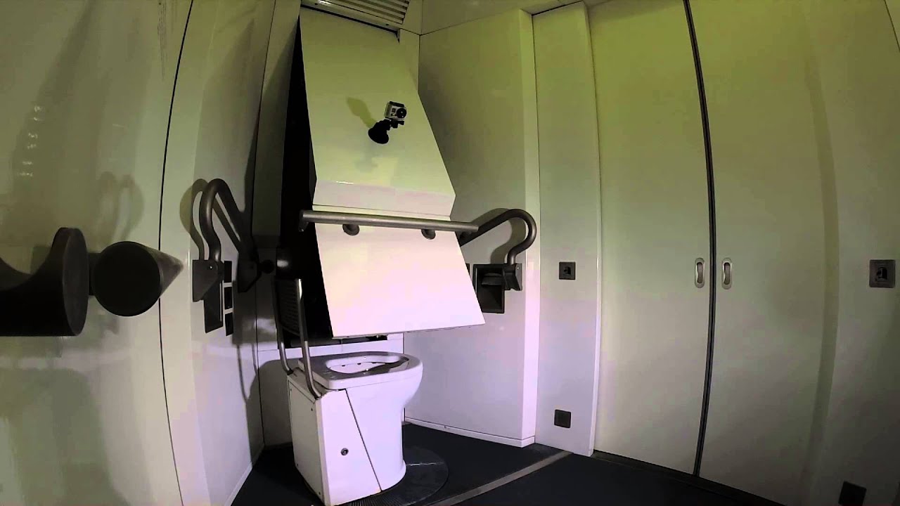 Wie reinigen sich die automatischen City-Toiletten in Ulm?